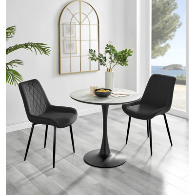 Table de salle à manger blanche effet marbre et 2 chaises de luxe en velours