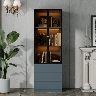 Vaisselier gris H 70,9 po Crafton avec étagère de salle à manger à 3 niveaux, étagère vitrée en bois moderne avec portes en verre trempé et tiroirs de rangement et lumière DEL sans fil pour la cuisine