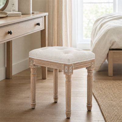 Tabouret de coiffeuse beige touffeté avec coussin en lin et pieds sculptés en bois massif, siège exquis parfait pour la table de maquillage de la chambre à coucher
