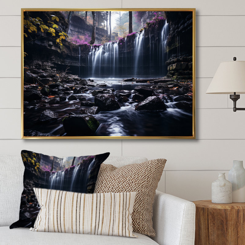 «Waterfall Transcendent Beauty I», reproduction sur toile, Cadre flottant doré, H 12 po x l 20 po x P 1 po