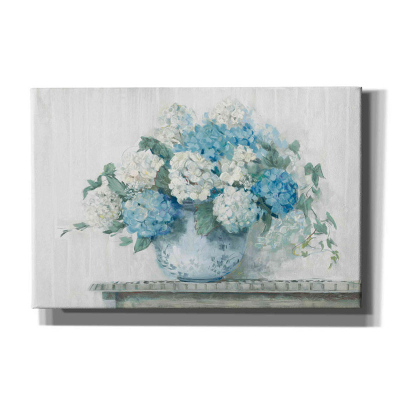 «Aaradhya Blue Hydrangea Cottage Crop On Canvas» par Carol Rowan, H 12 po x l 18 po x P 0,75 po
