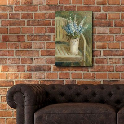 «Larkspur Bouquet On Bench» par Danhui Nai, art mural en verre acrylique