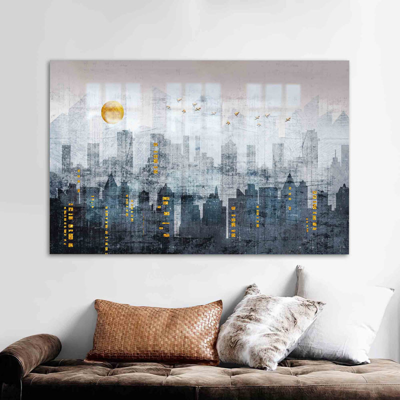 Art mural en verre trempé avec paysage urbain moderne dans des tons de gris et oiseaux dorés pour une décoration murale élégante