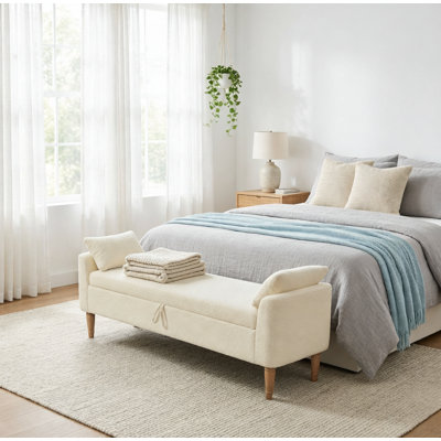 Large banc de rangement rembourré moderne avec tissu bouclé, accoudoirs, 2 traversins et pieds en bois d'hévéa pour une utilisation polyvalente