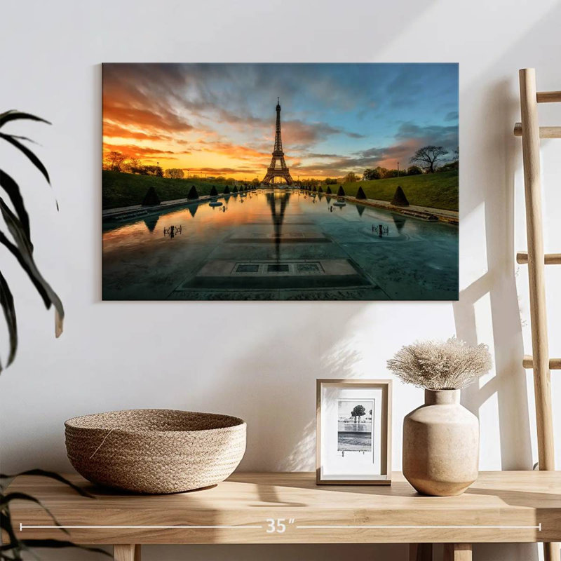 Lilie, reflet de la tour Eiffel, H 16 po x l 24 po