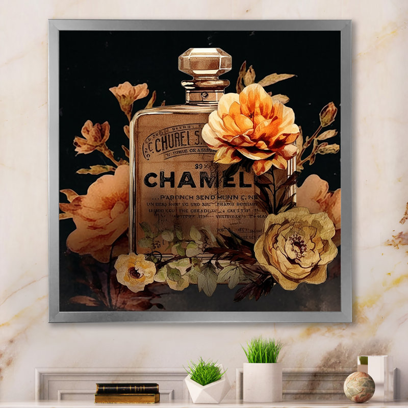 «Retro Perfume Bottle With Blossoming Flowers», reproduction encadrée sur toile, H 24 po x l 24 po x P 1 po