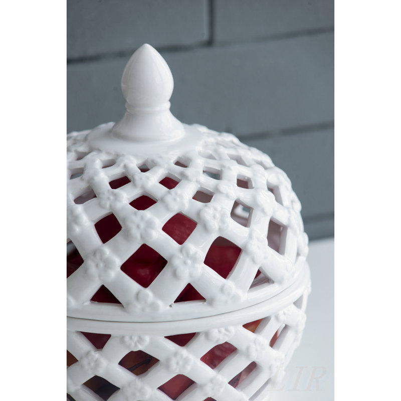 Charmant pot à couvercle en céramique blanche avec motif en treillis complexe, parfait pour le pot-pourri et le rangement décoratif