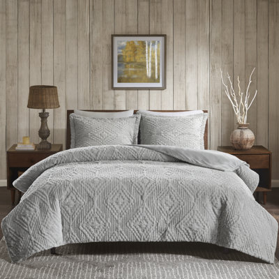 Woolrich Teton Embroidered Plush Quilt Set