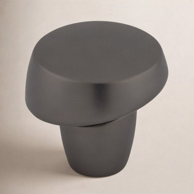 Florham 1 1/4" Diameter Round Knob