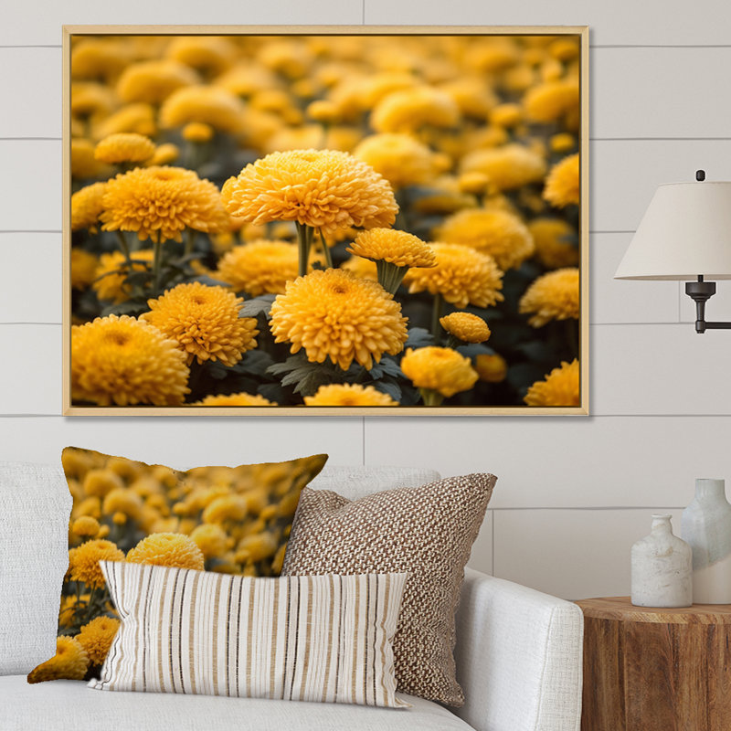 «Yellow Mums in Bloom II» sur toile, H 12 po x l 20 po x P 1 po, Cadre naturel flottant