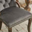 Élégantes chaises de salle à manger en velours de style rétro en bois massif pour des espaces sophistiqués