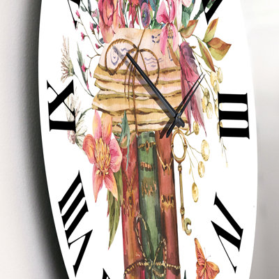 Horloge murale vintage avec livres anciens et fleurs sauvages