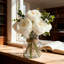 Roses artificielles dans un vase avec de l'eau artificielle pour la table de salle à manger, décoration de maison et de restaurant-1381826404
