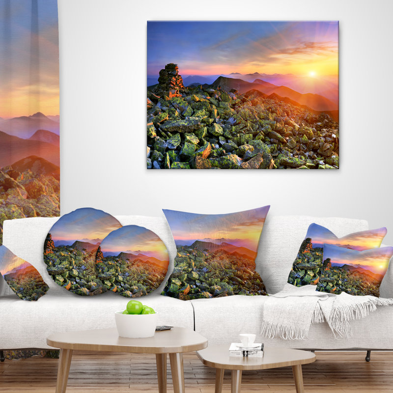 Coussin décoratif avec soleil éclatant dans les Carpates, 18 po x 18 po