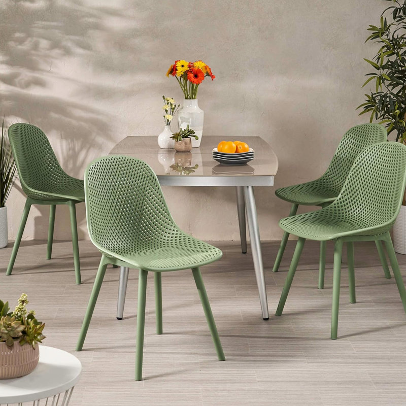 De 4 chaises Posey en polypropylène avec un design moderne et des cadres stables 22,63 po de largeur 10,11 lb