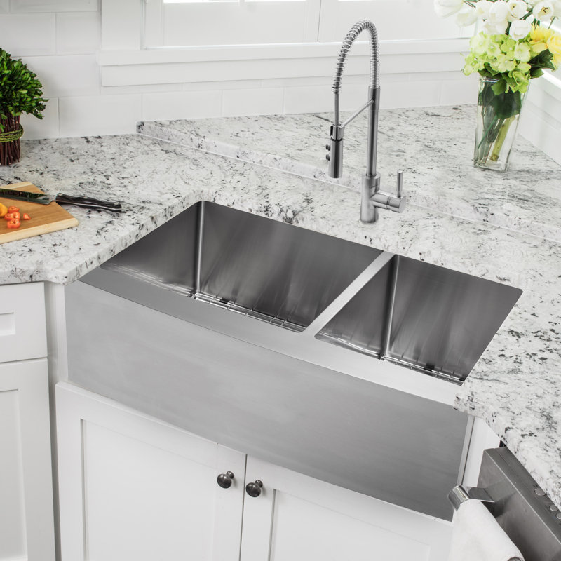 Évier de cuisine à double cuve avec robinet l 36 po x l 21 po, Robinet industriel