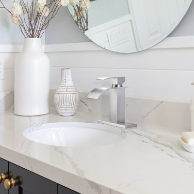 Centerset Single-handle Bathroom Faucet with Drain Assembly