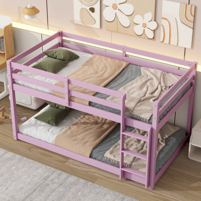 Lit superposé simple au-dessus d'un lit simple avec échelle, plateforme supérieure et inférieure en bois massif, avec lattes renforcées, rose