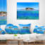 Coussin inférieur et seascape à l’eau-303050336