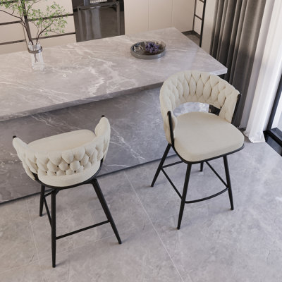 Chaise de bar 26 po de 2, conception tissée, pivotant sur 360 °. Revêtu de serviettes, pieds noirs, blanc. Pour les bars, les cafés, les bureaux et les 2 tabourets modernes, chiffon doux avec fonction pivotante. Tabouret de comptoir pour la cuisine