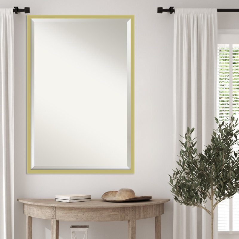 Miroir mural incliné avec cadre en bois biseauté, 25,5 po x 37,5 po, Doré clair