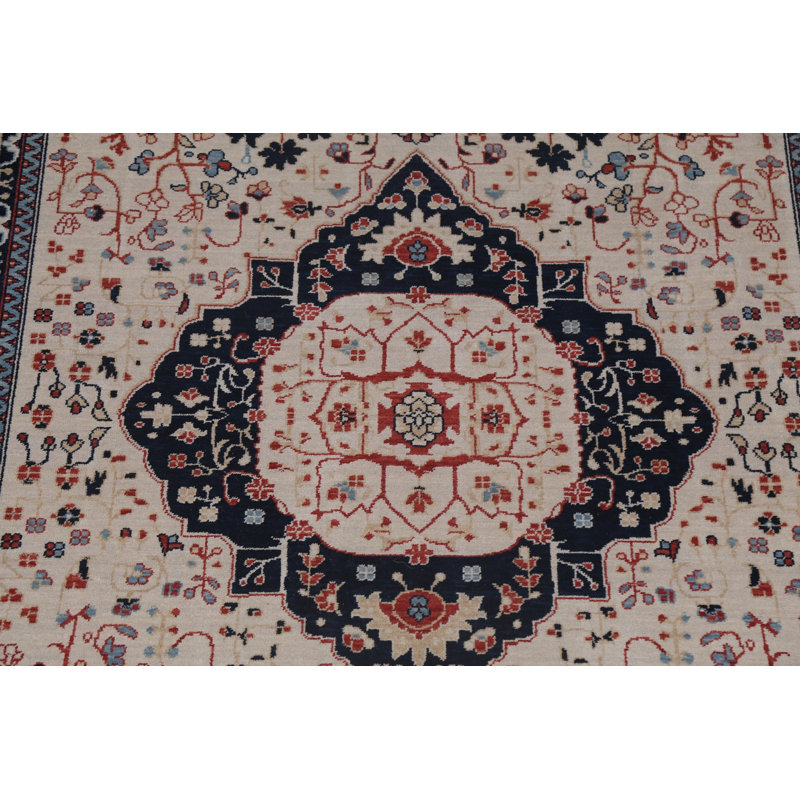 Hand-Knotted Wool   Turkish Rug 7x10