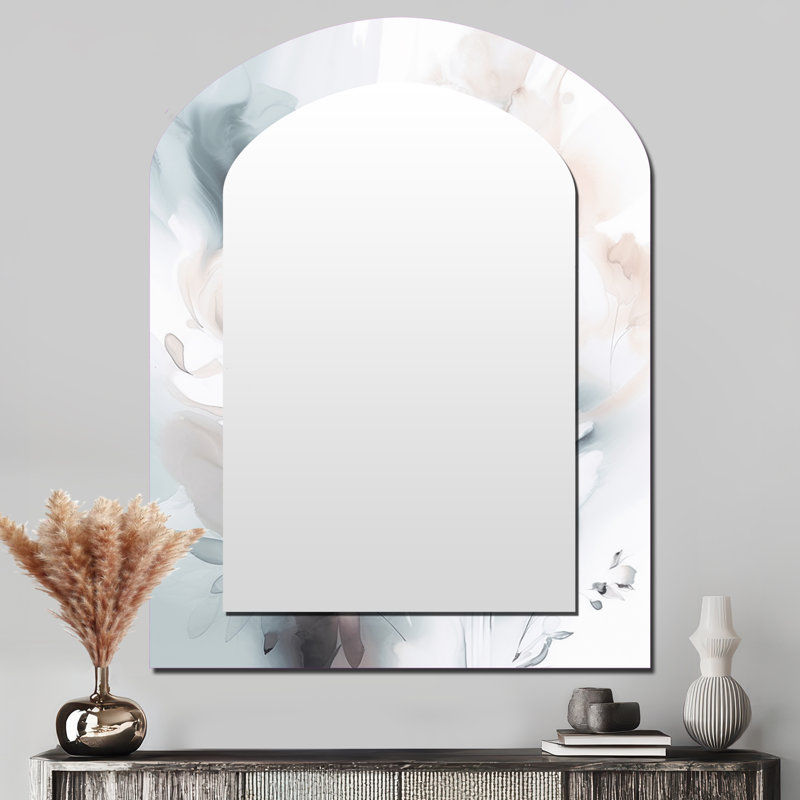 Doux gris clair fleurs II - miroir mural unique à arche florale, miroir asymétrique traditionnel, impression d'art en métal