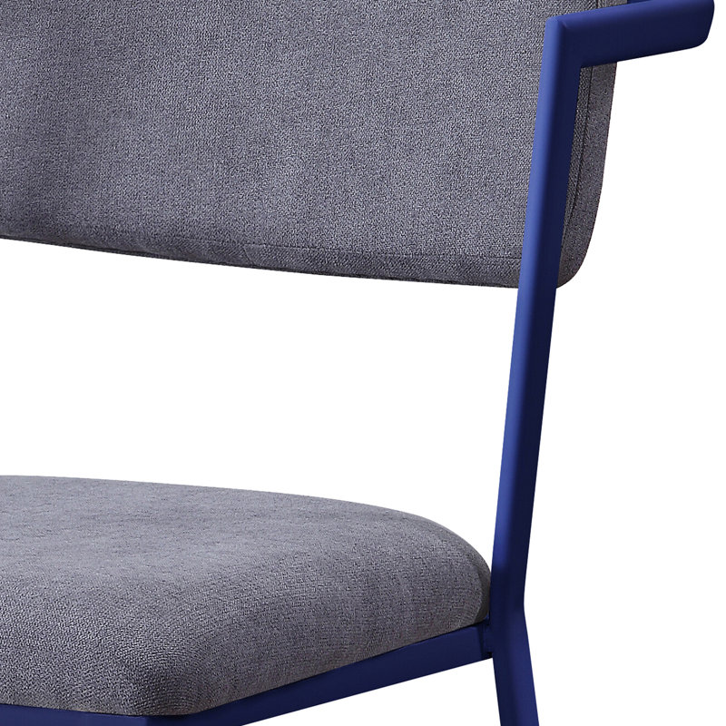 Chaise de bureau confortable en gris et bleu avec un rembourrage en métal robuste et des pieds polyvalents et respirants
