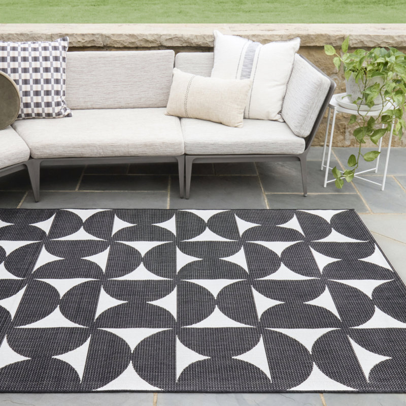 Patoma Geometric Indoor / Outdoor Rug, Rectangle 5'3" x 7'