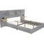 Grand lit plateforme en velours gris avec prises et espace de rangement disponible avec sortie et options de chevet