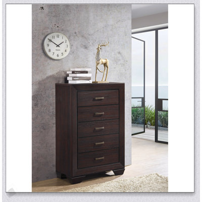 Commode 5 tiroirs Hadfield cacao foncé avec rangement spacieux et finition en bois riche pour les chambres modernes