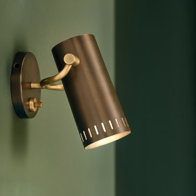 Applique murale réglable 1 lumière 7,25 po Ruehl en bronze laqué avec détails en laiton laqué
