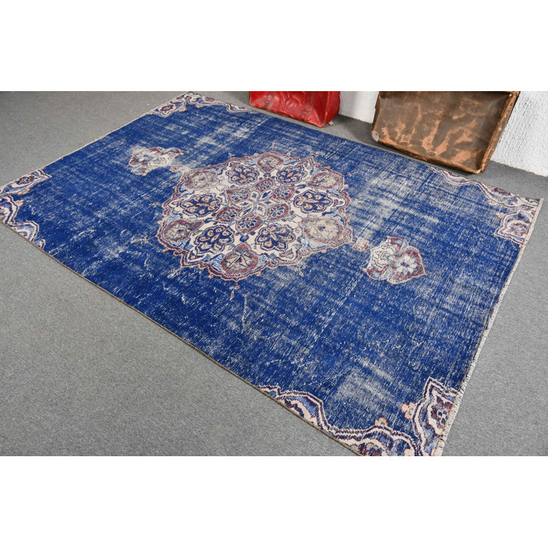 Tapis turc traditionnel bleu à motif ornemental idéal pour la décoration intérieure