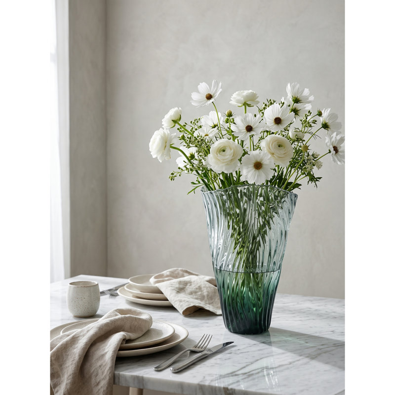 Vase au design contemporain, H 11,8 po x l 7,5 po x P 3,9 po