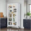 Armoire de rangement pour garde-manger de 65 pouces avec portes transparentes, tablettes réglables et roulettes pour faciliter le déplacement et l'organisation