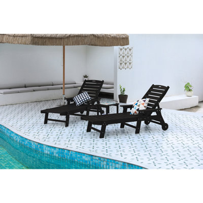 Lot de 2 chaises longues d'extérieur - Chaise longue surdimensionnée à 5 positions, roulettes et porte-gobelet pour piscine, terrasse, bord de piscine, noire.