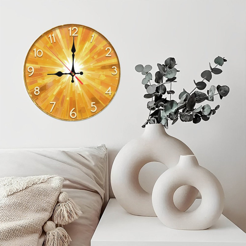Horloge dorée aux rayons lumineux