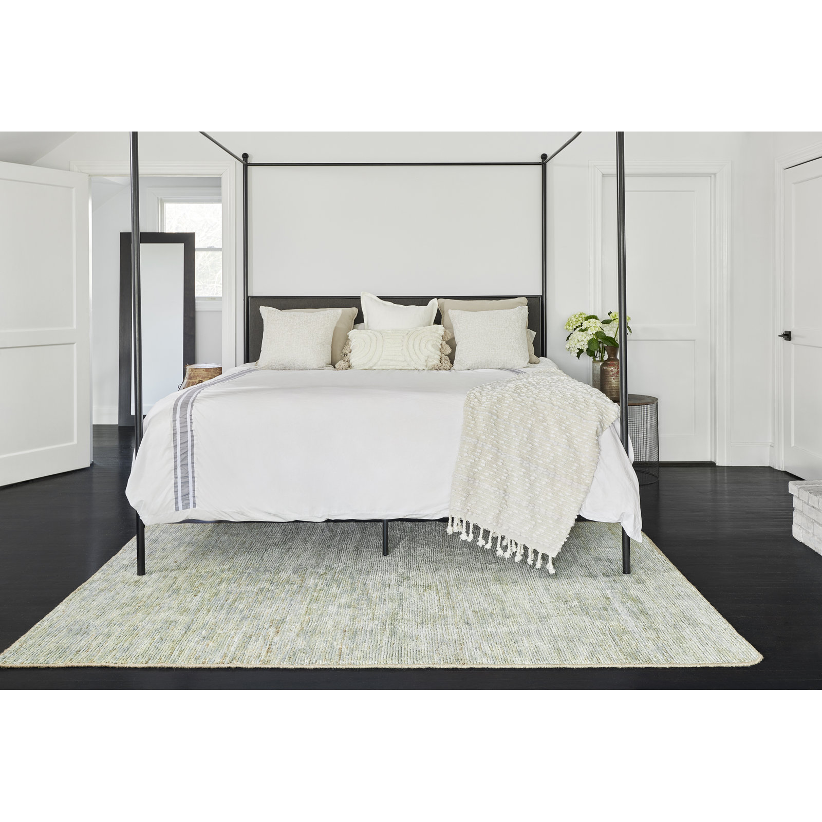 Sarina Handmade Green Rug, Rectangle 5' x 8'