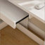 Bureau d'ordinateur avec armoires en verre et lumières DEL intégrées, bureau de coin en L avec ports de chargement USB, plateau à clavier, conception ergonomique pour les espaces de travail à domicile et en entreprise