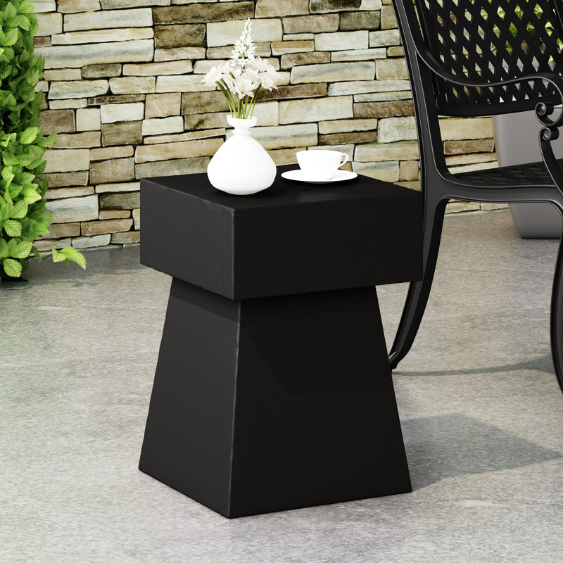 Table d'appoint noire en béton léger, sans assemblage requis, forme piédestal, moderne - l 14,01 po x H 18,79 po, forme d'oxyde de magnésium 14,01 po de profondeur, 18,79 po de hauteur, moderne, oxyde, contemporain