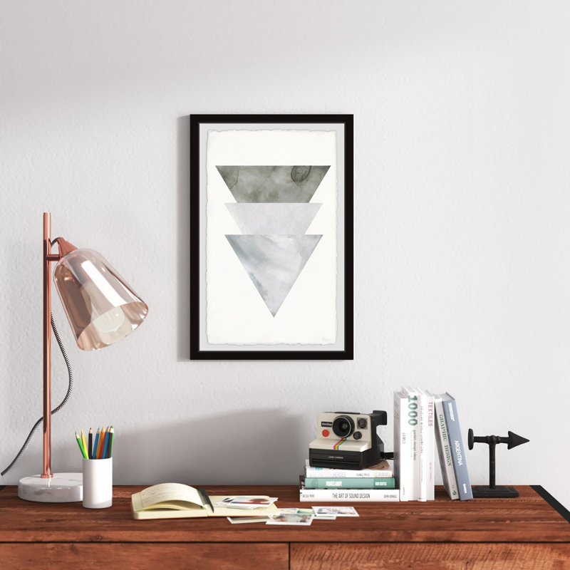 «Grayed Triangles», reproduction encadrée, H 18 po x l 12 po x P 1,5 po