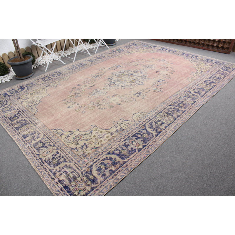 Exquisite Vintage Anatolian Turkish Rug with Pink Modern Design - Perfect for Salons