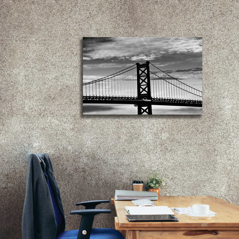 «Benjamin Franklin Bridge B & w» par Erin Clark, art mural sur toile, H 26 po x l 40 po x P 1,5 po