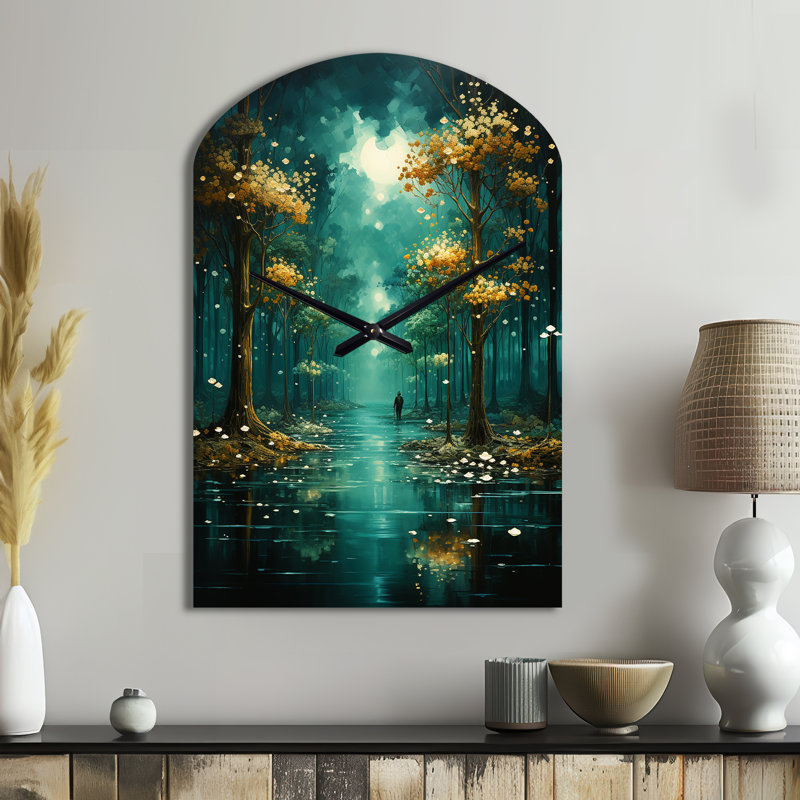 «Solitude In Forest Of Emerald I» - Horloge en métal avec arche de forêt, Moyenne
