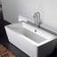 Robinet de baignoire autoportant avec douche à main et jet fin élégant pour salle de bain moderne