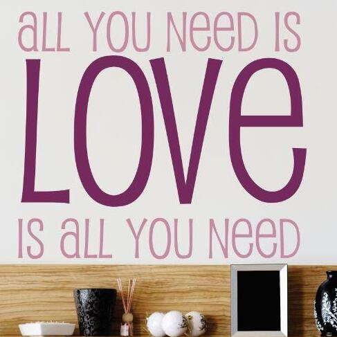 Décalque mural « All You Need is Love », H 20 po x l 20 po x P 0,16 po, Mauve