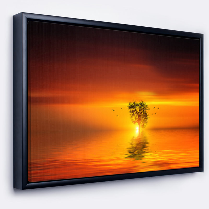 «Wonderful Tree with Birds at Sunset», photographie, H 30 po x l 40 po x P 1,5 po, Cadre flottant