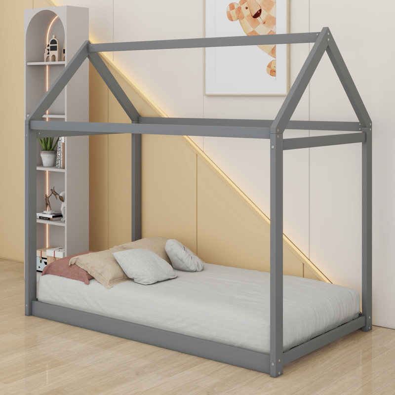 Lit simple en bois, Gris