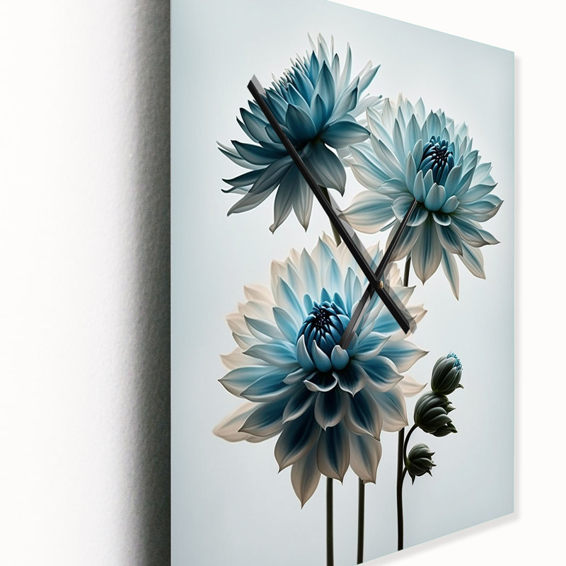Horloge murale hyperréaliste - fleurs bleues et blanches - marguerite florale surdimensionnée, H 32 po x l 24 po x P 1 po
