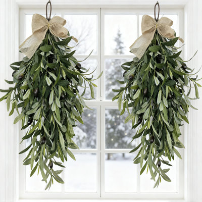 2 pièces de 24 pouces avec couronne artificielle en forme de goutte d'eau, couronne décorative en forme de goutte pour la porte d'entrée, couronne murale décorative verte, ornement suspendu vert olive avec nœud, décoration de guirlande pour maison de campagne